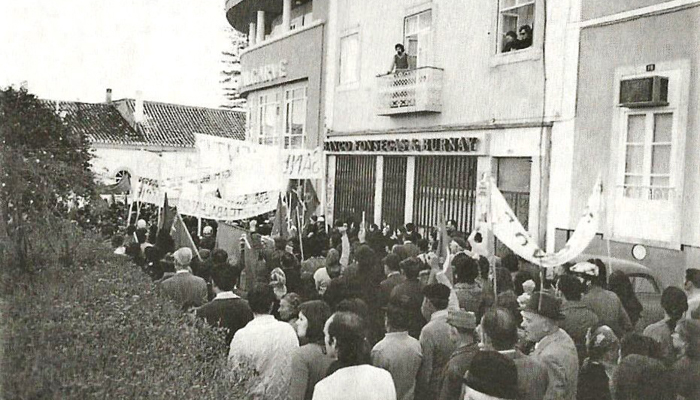 Manifestação popular em primeiro plano dois advogados de Portimão - Luís Catarino e Campos Lima do MDP